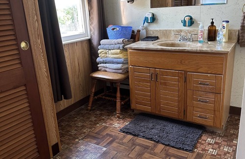 Warrensburg Maison | Plenty of charm and room in the center of Warrensburg, Missouri 64093