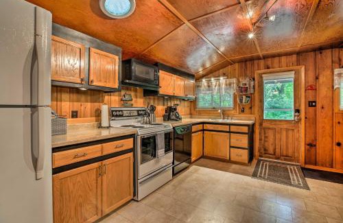Elwood Appartement | Plum Creek Retreat with Beach near Johnson Lake