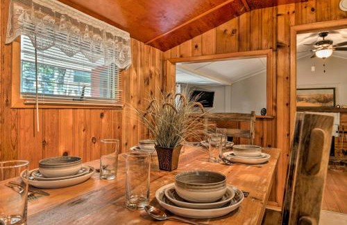 Elwood Appartement | Plum Creek Retreat with Beach near Johnson Lake