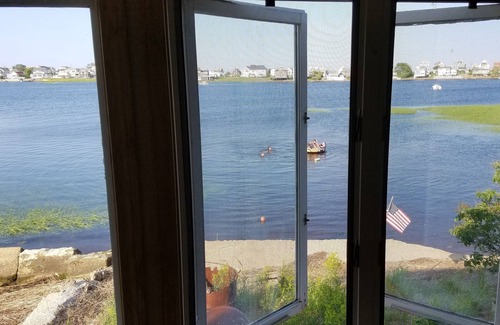 Newbury Cottage | Bord de l'eau du bassin des Prunes avec plage privée sécurisée, idéale pour les familles