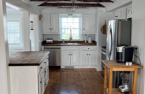 Newbury Cottage | Plum Island Beach Cottage - 4 Minute Walk To Beach!!