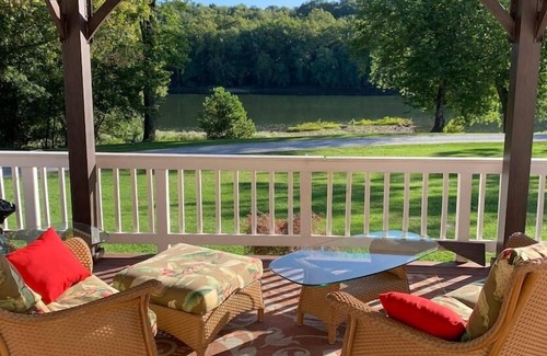 Bakerton Maison | Plum Lazy on the Potomac