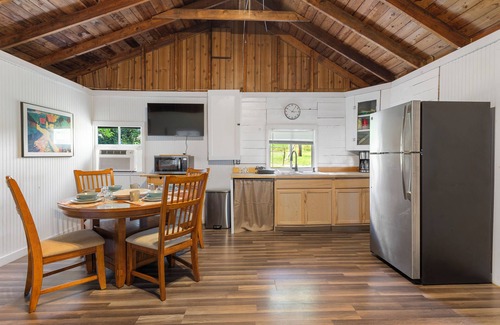 Barstow Maison | Plum Point Cottage #1