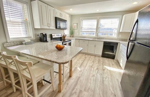 Newbury Copropriété | Plum Royale Jr: Cozy Plum Is. home w/beach access