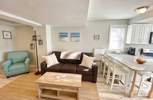 Newbury Copropriété | Plum Royale Jr: Cozy Plum Is. home w/beach access