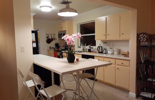 Lake Worth Corridor Maison | Plumaria Room with private bathroom on shared lakeview House