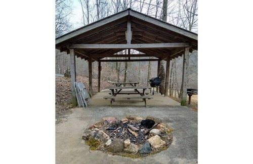 Newland Maison | Plumtree Mountain Retreat Studio #3