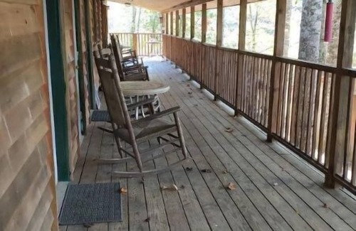 Newland Maison | Plumtree Mountain Retreat Studio #4
