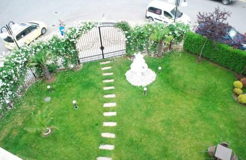 Chaika Appartement | Plush, 1 Bed Apt, Dawn Park D