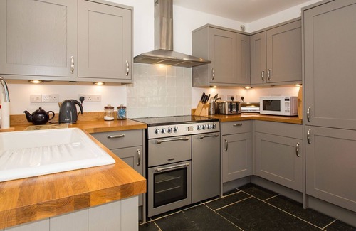 Tavistock Maison | Plush Holiday Home in Tavistock with Garden near Swim Centre