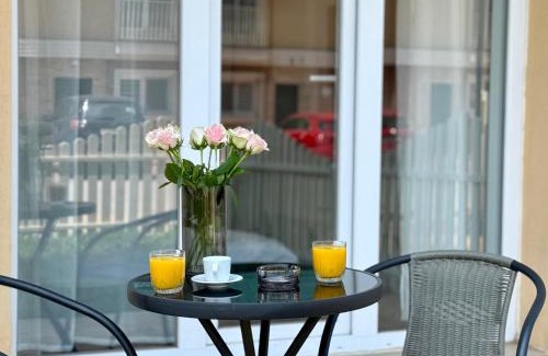 Stefanestii de Jos Appartement | Pluto Studio w garden Cosmopolis