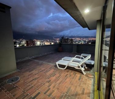 Astorga Appartement | Poblado Luxe Living Loft AC, 400Mbps and King Bed
