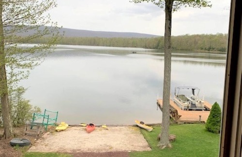 Drums Chalet De Ski | Pocono Area Lakefront Estate, GREAT FOR KIDS, Pontoon boat for rent, game room.