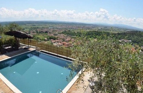 Buti Maison | PODERE SAN MARTINO est une belle maison de vacances située sur les collines du Mont