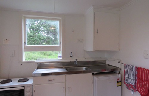 Pakiri Cabine | Pohutukawa Cottage - Seclusive cabin hideaway