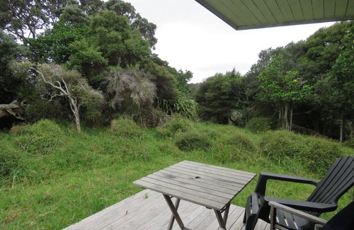 Pakiri Cabine | Pohutukawa Cottage - Seclusive cabin hideaway