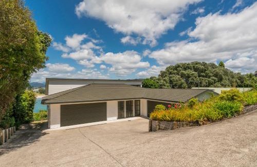 Tairua Maison | Pohutukawa on Paku - Tairua Holiday Home