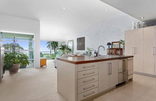 Ohope Maison | Pohutukawa Paradise – Ōhope Holiday Apartment, OHOPE BEACH