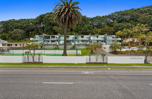 Ohope Maison | Pohutukawa Paradise – Ōhope Holiday Apartment, OHOPE BEACH