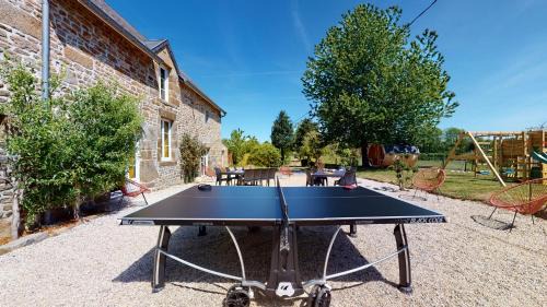 Plomb Villa | Poignière 17 pers jacuzzi, baby-foot, 30 min mer