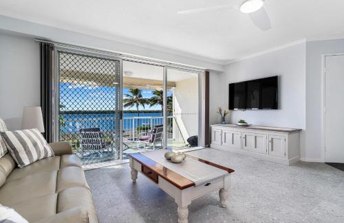 Runaway Bay Appartement | Poinsettia Beach Broadwater Retreat