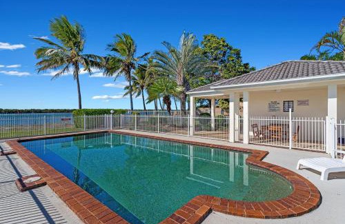 Runaway Bay Appartement | Poinsettia Beach Broadwater Retreat
