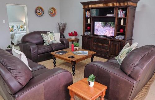 Hazyview Maison | Poinsettia family Cottage