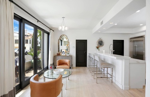 Corona del Mar Maison | Poinsettia Palms | Chic & Luxe Patio Near Beach