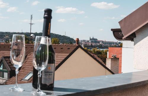 Podoli Appartement | POINT flat, beautiful view from terrace to Prague Castle