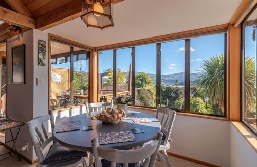 Akaroa Maison | Pointers - Akaroa Holiday Home