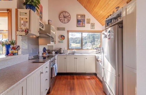 Akaroa Maison | Pointers - Akaroa Holiday Home