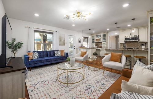 Austin Maison | Poker Paradise & Pool Cabana - 15 min to Downtown Austin