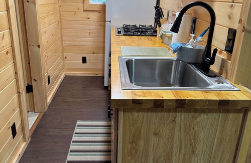 Inlet Cabine | Polar Bear Cabin at The Bears Cottages