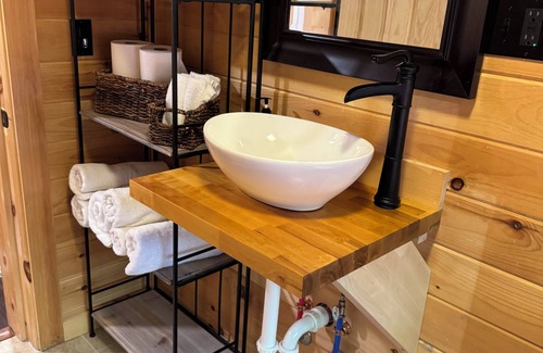 Inlet Cabine | Polar Bear Cabin at The Bears Cottages