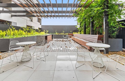 Collingwood North Appartement | Polished 2-Bed Apartment with Gorgeous City Views