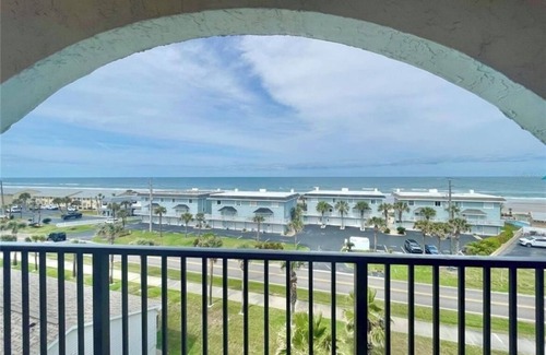 Ponce Inlet Copropriété | Ponce Inlet 6th Floor Ocean View Corner Unit- 2bdrm 2bath- Non Drive Beach