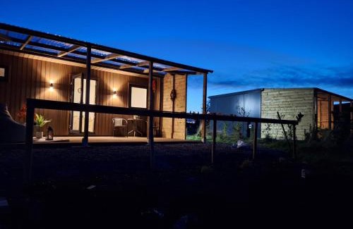 County Laois Lit Et Petit-Déjeuner | Pond Beach Hazel with hot tub