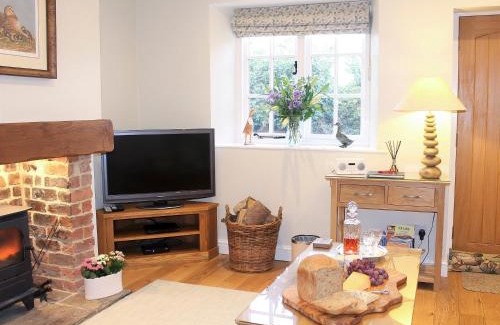 Brantingham Maison | Pond View Cottage
