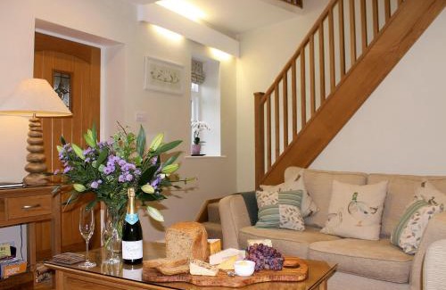 Brantingham Maison | Pond View Cottage