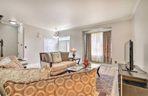 Woodbridge Maison | Pond-View Deck and Pool Table Woodbridge Haven!
