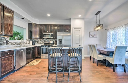 Woodbridge Maison | Pond-View Deck + Pool Table: Woodbridge Haven!