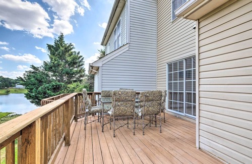 Woodbridge Maison | Pond-View Deck + Pool Table: Woodbridge Haven!