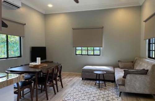 Gua Maison | Pondok Selesa Homestay