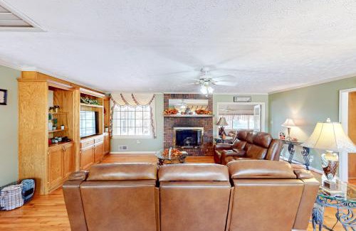 Orchard Hill Maison | Pondside Lullaby