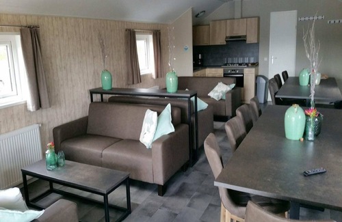 Bant Chalet De Ski | Chalets avec une salle de bain, près d'un étang