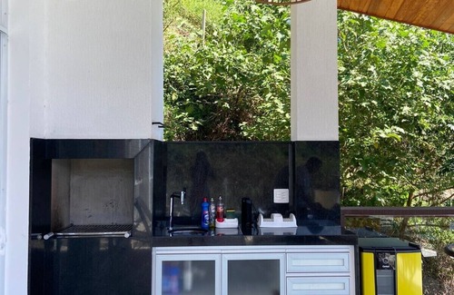 Biscaia Maison | Ponta Leste - Beautiful house on the coast of Angra in a closed condominium with beach.
