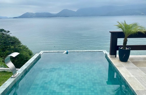 Biscaia Maison | Ponta Leste - Beautiful house in a gated community with pier and beach 🏝.
