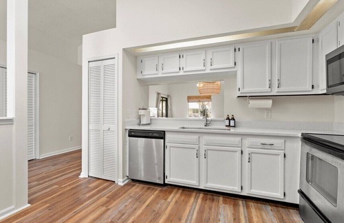 Dolphin's Cove Maison | Ponte Vedra Beach Coastal Getaway: Sleeps 8