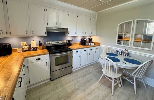 Beech Island Maison | Pool, $0 cleaning fee, covered parking, new bed
