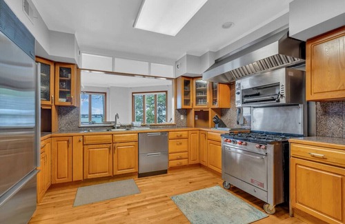 Island Heights Maison | Pool and Beach with Bay Views!
